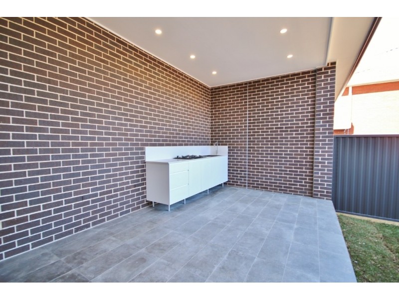 6 Ayres Crescent, Georges Hall NSW 2198