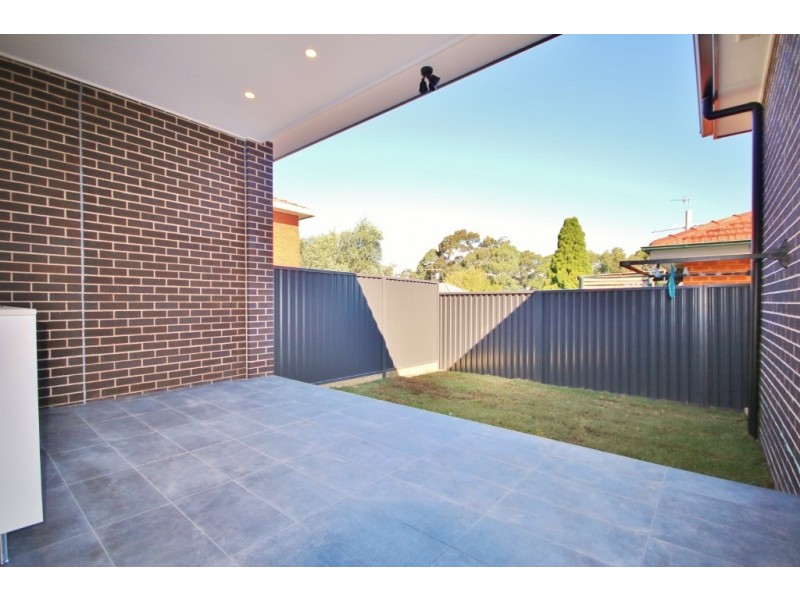 6 Ayres Crescent, Georges Hall NSW 2198