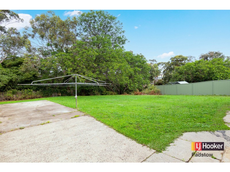 21 Matthews Avenue, East Hills NSW 2213