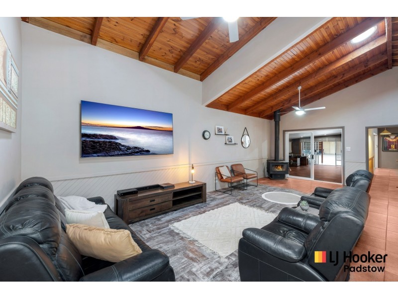 24 Stretham Avenue, Picnic Point NSW 2213