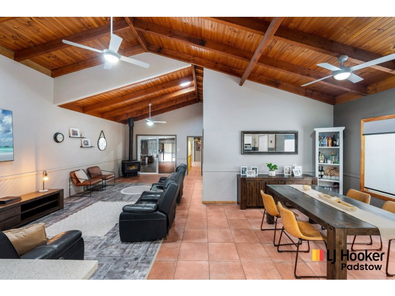 24 Stretham Avenue, Picnic Point NSW 2213