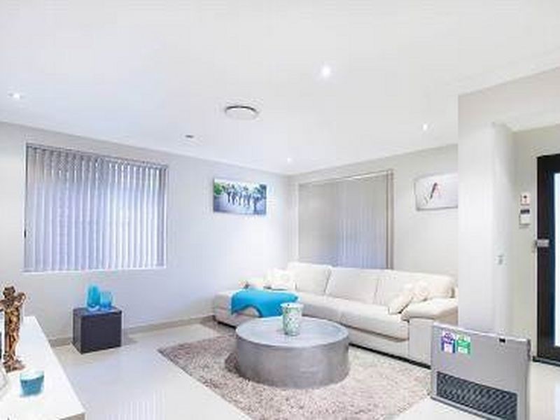 2 Mallee Court, Wattle Grove NSW 2173