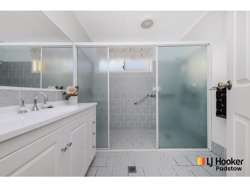 8/26 Parkview Avenue, Picnic Point NSW 2213