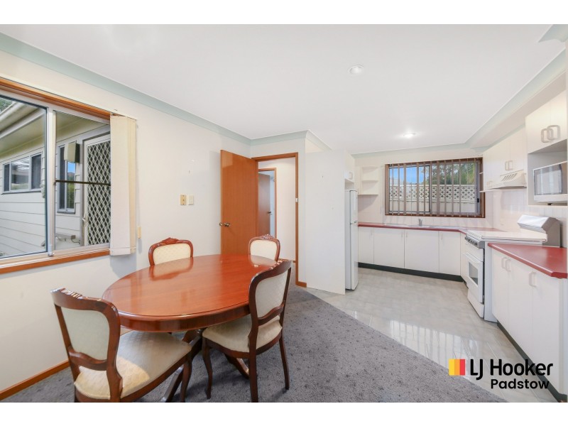 Granny Fla/26 Rivenoak Avenue, Padstow NSW 2211