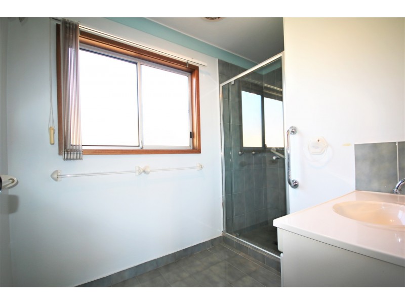 Granny Fla/26 Rivenoak Avenue, Padstow NSW 2211