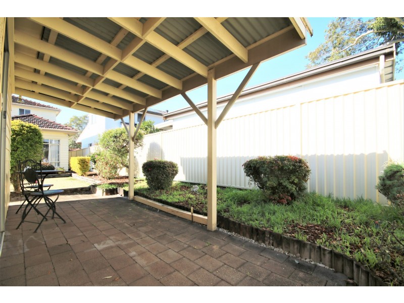 Granny Fla/26 Rivenoak Avenue, Padstow NSW 2211