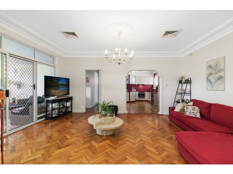 30 Cumberland Avenue, Georges Hall NSW 2198