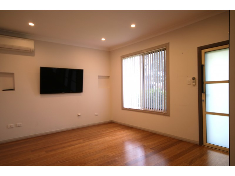 11 Dalziel Avenue, Panania NSW 2213