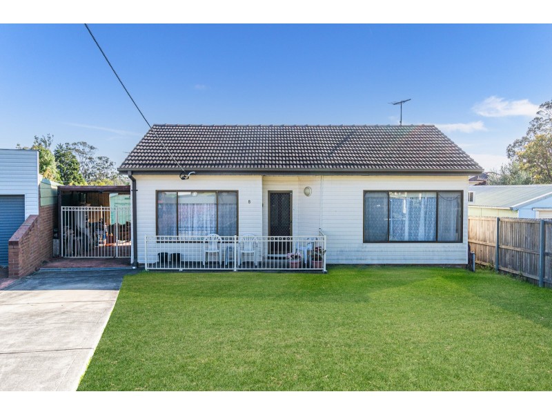 8 Denny Road, Picnic Point NSW 2213