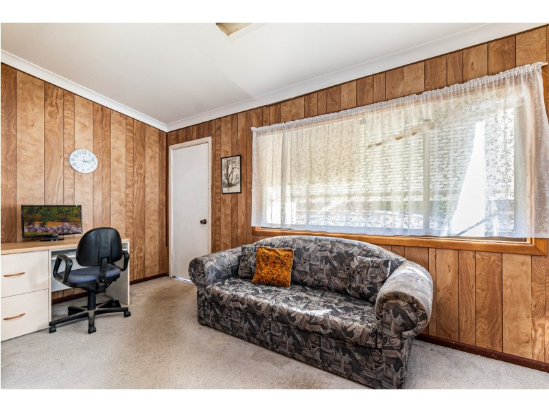 8 Denny Road, Picnic Point NSW 2213
