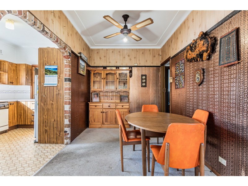8 Denny Road, Picnic Point NSW 2213