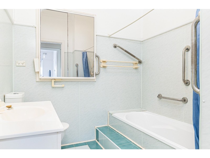 8 Denny Road, Picnic Point NSW 2213