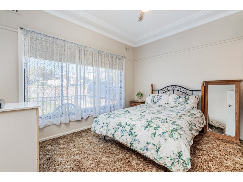 8 Denny Road, Picnic Point NSW 2213