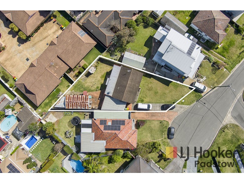 8 Denny Road, Picnic Point NSW 2213