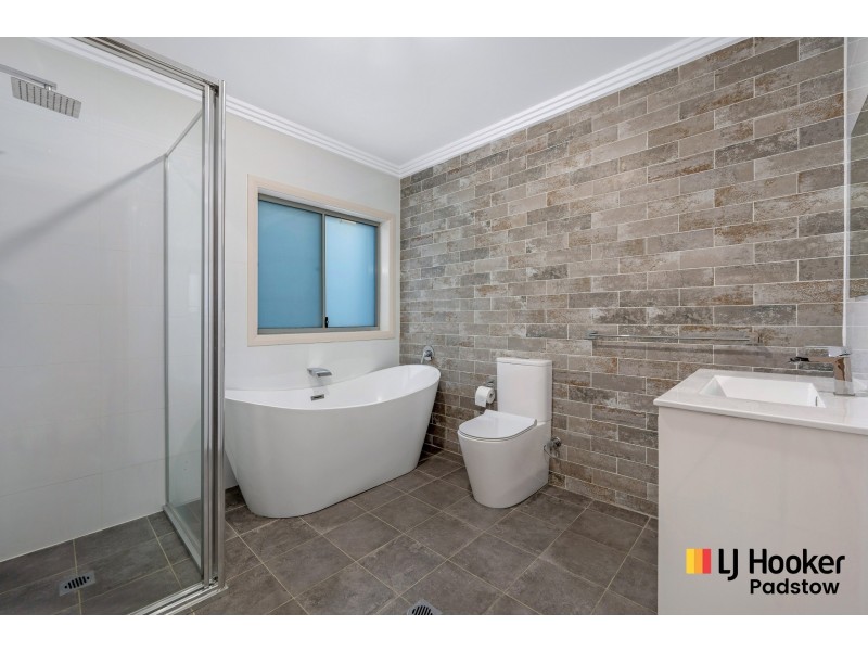 8A Monie Avenue, East Hills NSW 2213