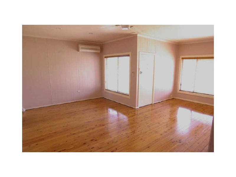 2 Seidel Avenue, Picnic Point NSW 2213