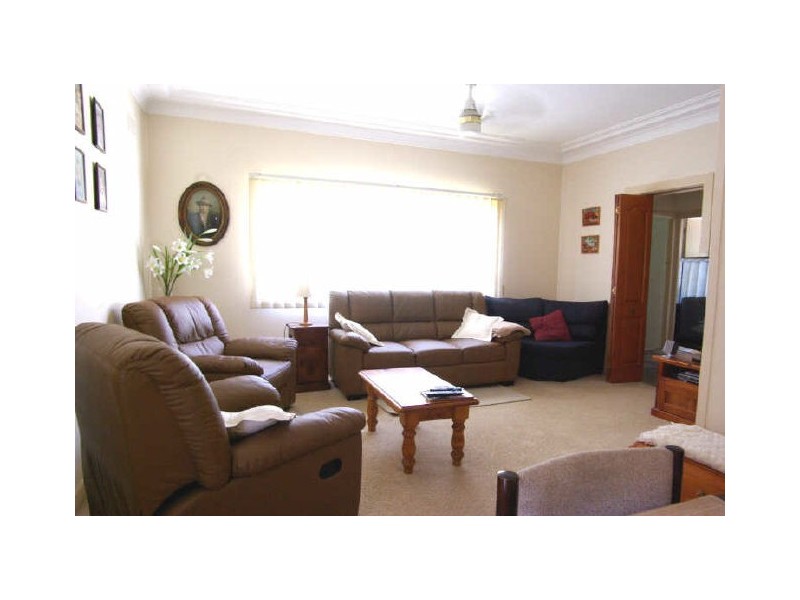 4 Homelea Ave, Panania NSW 2213