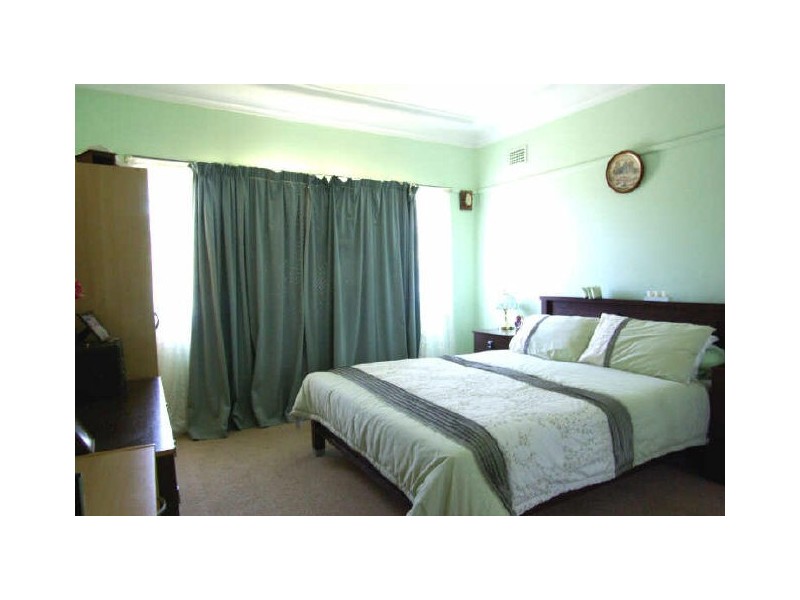 4 Homelea Ave, Panania NSW 2213