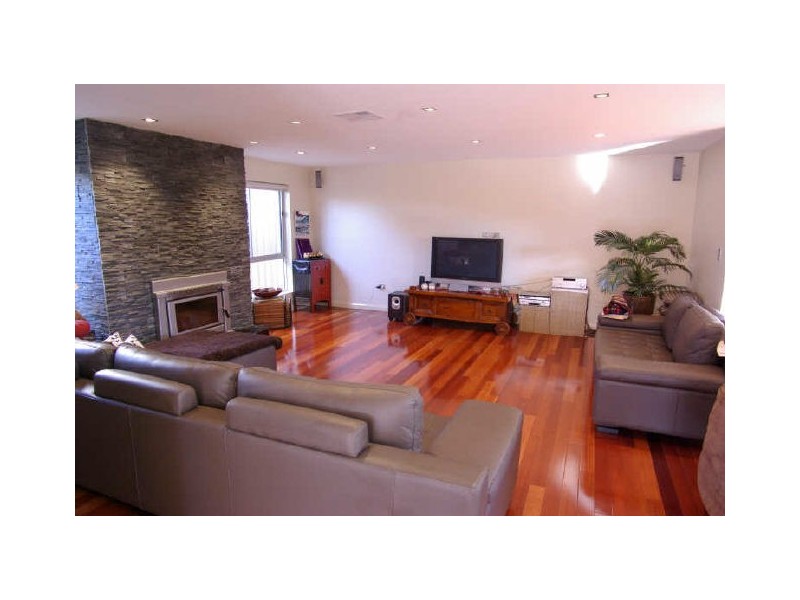 893 Henry Lawson Drive, Picnic Point NSW 2213