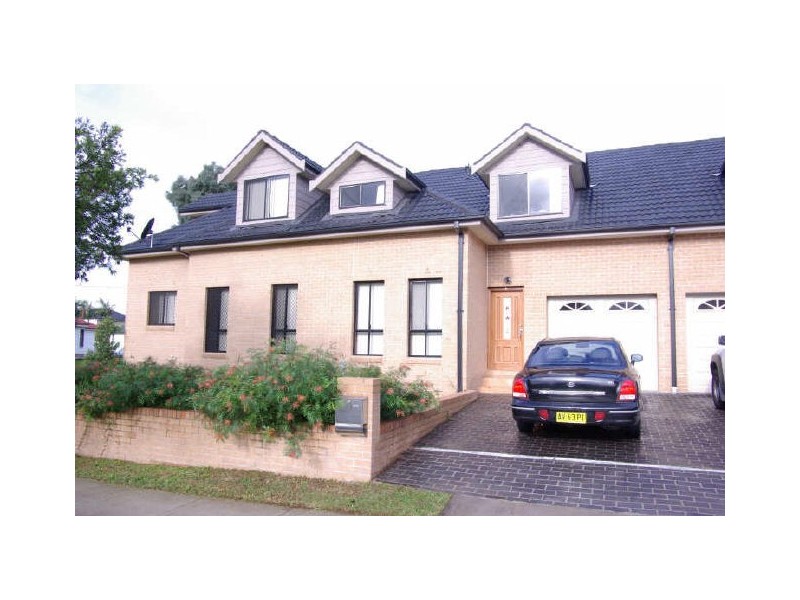 2/7 Heindrick Avenue, Padstow NSW 2211