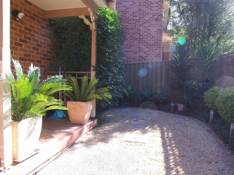 2/5 Henry Kendall Ave, Padstow Heights NSW 2211