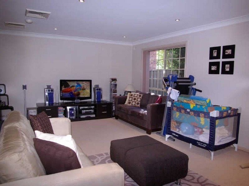 2/5 Henry Kendall Ave, Padstow Heights NSW 2211