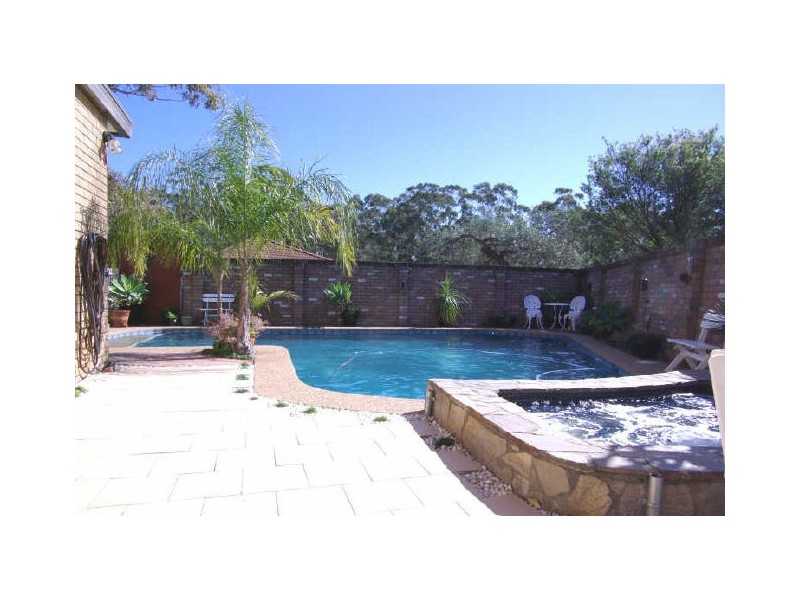 11 Lentara Court, Georges Hall NSW 2198