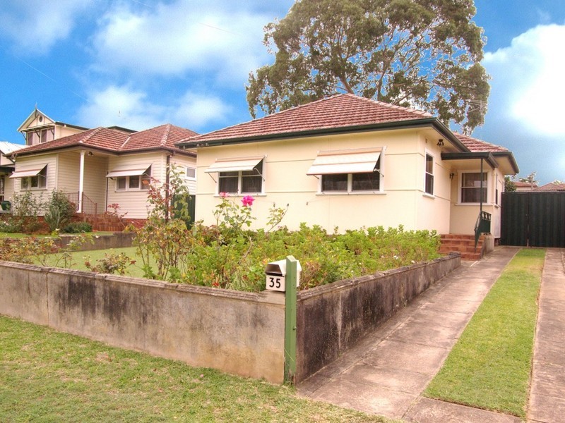 35 Kiora Street, Panania NSW 2213