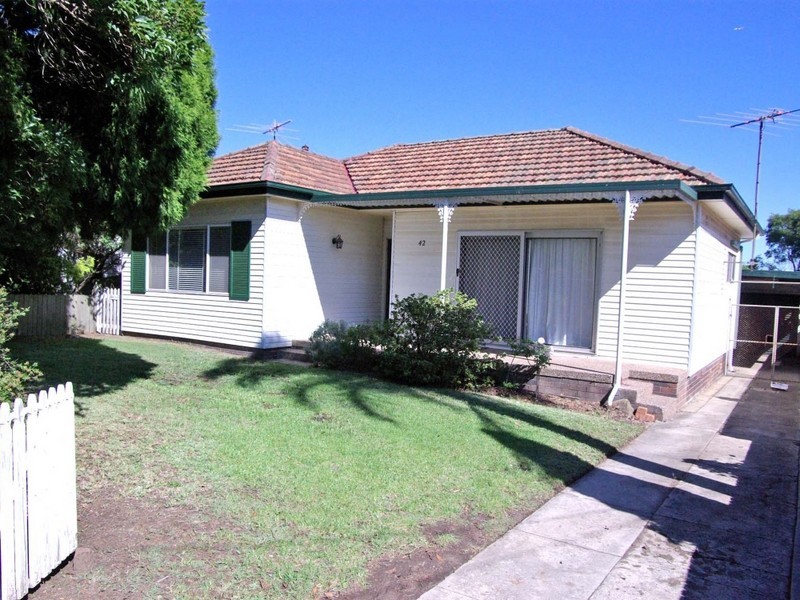 42 Chamberlain Road, Padstow NSW 2211