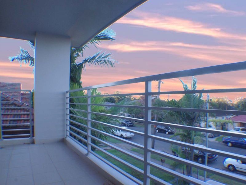 2/18 Gosling Street, Greenacre NSW 2190