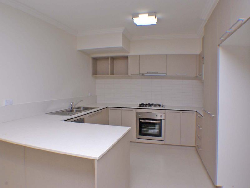 2/18 Gosling Street, Greenacre NSW 2190