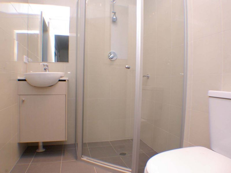 2/18 Gosling Street, Greenacre NSW 2190