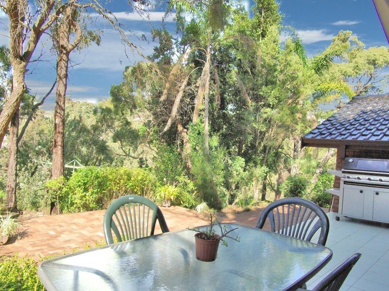 17 Charlotte Place, Illawong NSW 2234