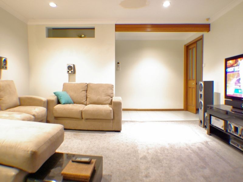 17 Charlotte Place, Illawong NSW 2234