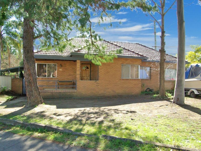 715 Henry Lawson Drive, East Hills NSW 2213