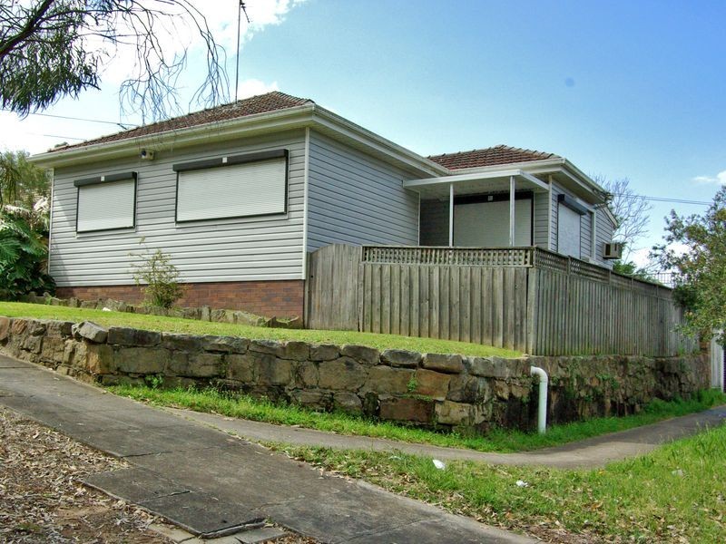 2 Cook Crescent, East Hills NSW 2213