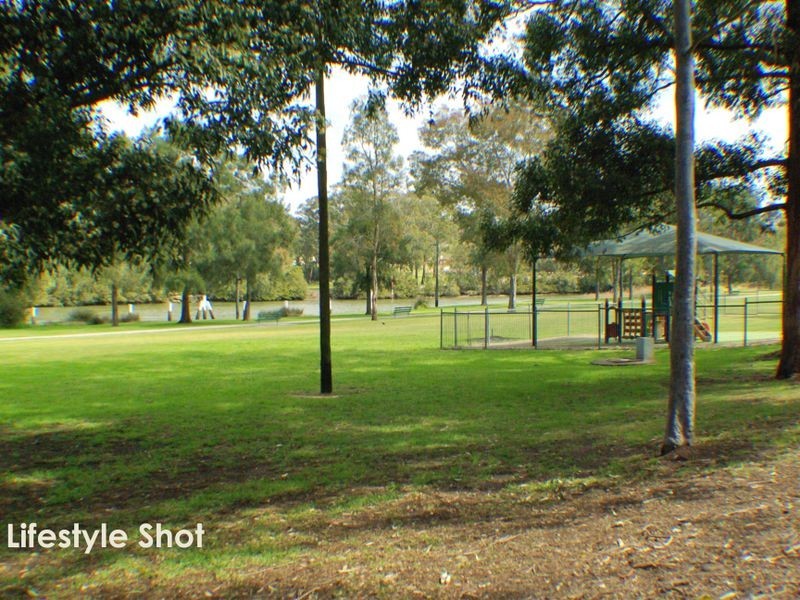 2 Cook Crescent, East Hills NSW 2213