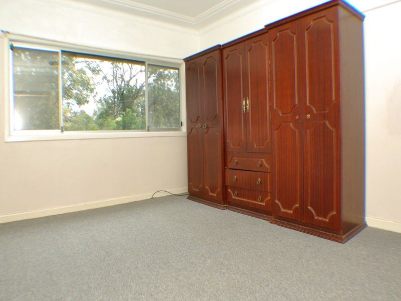 2 Cook Crescent, East Hills NSW 2213