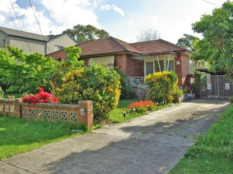 42 Kennedy Street, Picnic Point NSW 2213