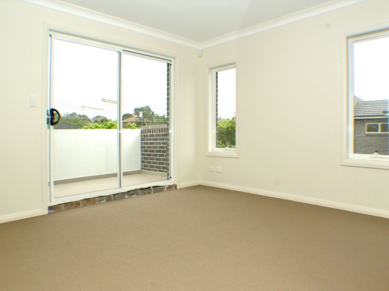 2/29-31 Gosling Street, Greenacre NSW 2190
