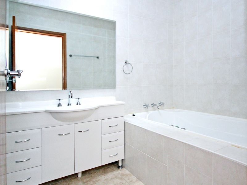 17A Matthews Avenue, East Hills NSW 2213