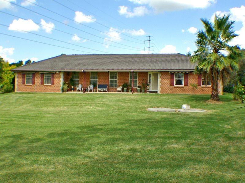 11 Eagleview Road, Minto NSW 2566
