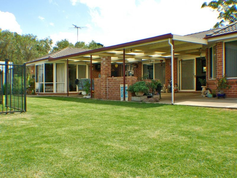 11 Eagleview Road, Minto NSW 2566