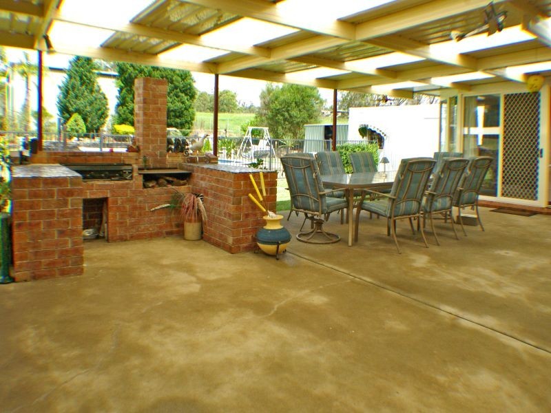 11 Eagleview Road, Minto NSW 2566