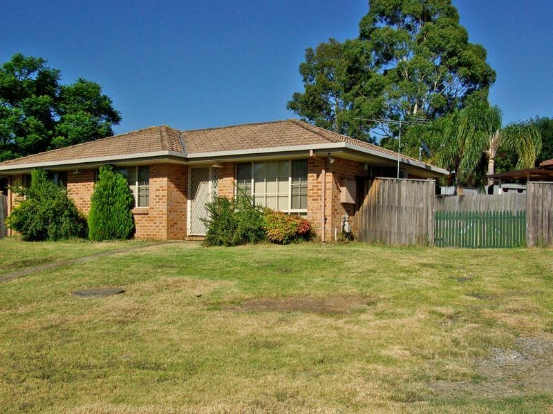6 Bardolph Avenue, Rosemeadow NSW 2560