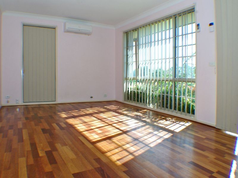 6 Bardolph Avenue, Rosemeadow NSW 2560