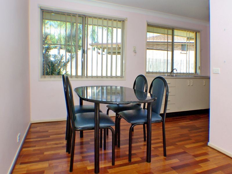 6 Bardolph Avenue, Rosemeadow NSW 2560