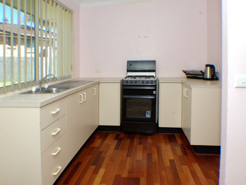 6 Bardolph Avenue, Rosemeadow NSW 2560