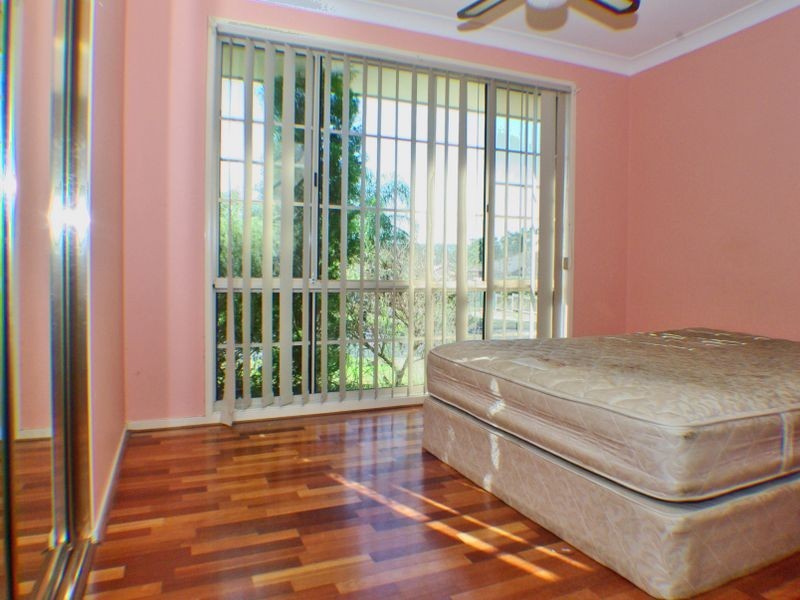 6 Bardolph Avenue, Rosemeadow NSW 2560