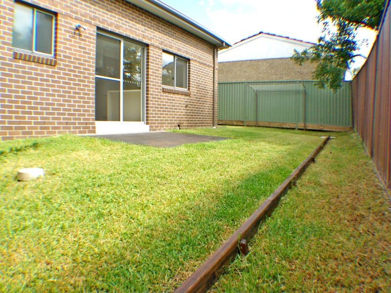 4/18 Gosling Street, Greenacre NSW 2190